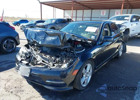 2011 Mercedes-Benz C 300 Luxury 4Matic/Sport 4Matic из США, поврежденный, VIN WDDGF8BBXBA497698